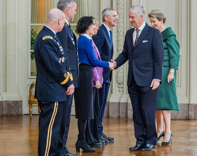 Queen Mathilde wore a green outfit, jacket and skirt, with crystal buttons by Esmeralda Ammoun. Diamond earrings