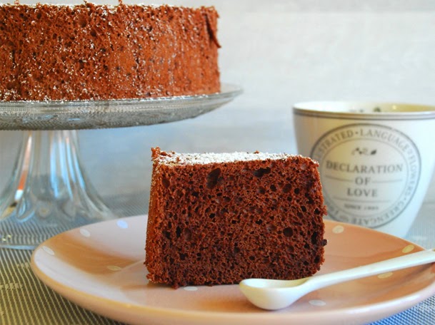 http://www.thepinkcakefactory.com/2014/07/angel-food-cake-de-xocolata.html