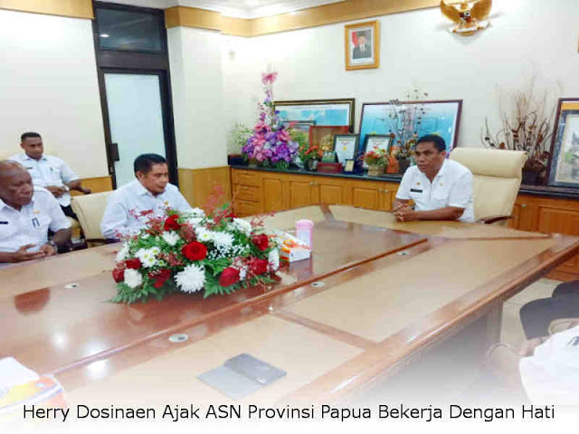 Herry Dosinaen Ajak ASN Provinsi Papua Bekerja Dengan Hati