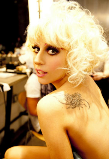 Lady_Gaga_Twitter_Queen, Lady Gaga nabs 'Twitter Queen' crown from Britney 