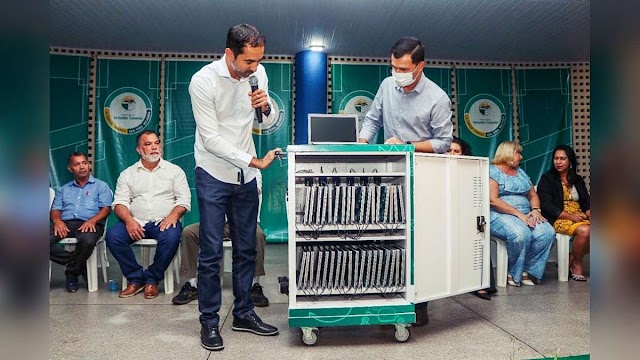 Prefeitura de Senador Canedo inicia entrega dos primeiros laboratórios móveis de informática