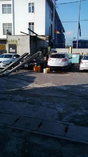 OMG!!! Many Escape Death as Electric Pole Falls and Smashes Car in Lagos (Photos)