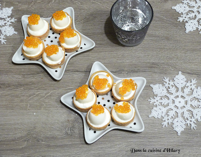 Corolles aux oeufs de caille, oeufs de saumon et chantilly au raifort