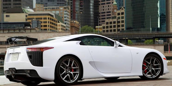 Mobil Lexus LFA - Supercar dengan Desain Klasik dan Performa Memukau