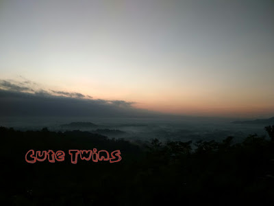 menikmati sunrise ala Rangga dan Cinta di Punthuk Setumbu
