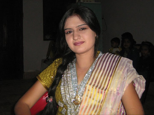 Marvi Sindhu Sindhi Actor,model and young sindhi singer very hot and beautiful wallpapers