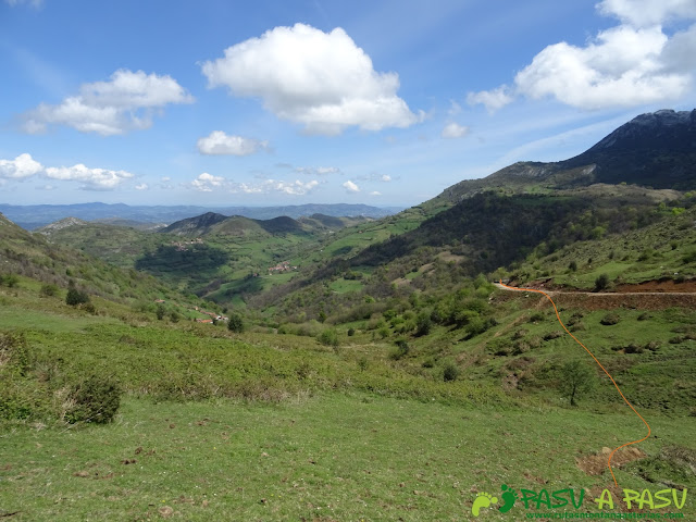 Bajando de la Collada de la Canal Seca a la Rebollada