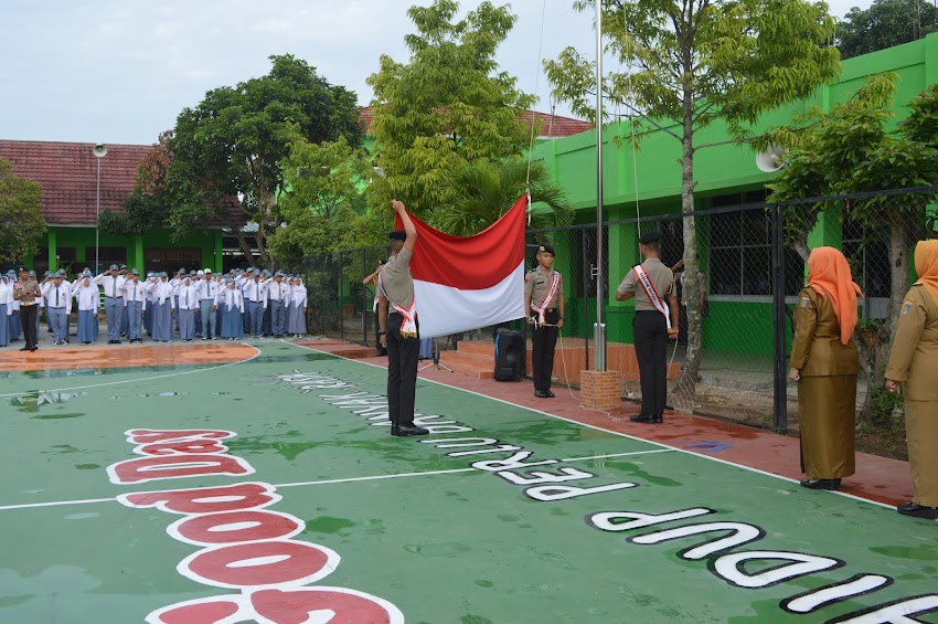 Upacara Bendera Bareng Anggota Kepolisian yang sedang pendidikan di SPN Kemiling