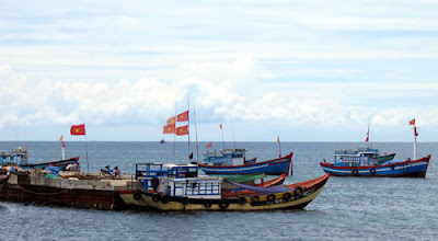 tàu đánh cá Việt Nam ở biển Đông