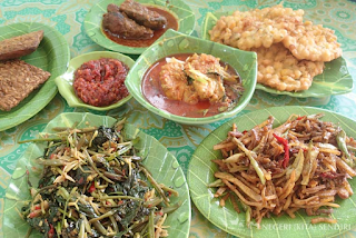 Maluku Utara mempunyai banyak sekali makanan khas daerah antara lain popeda  Makanan Khas Ternate - Tempat Wisata Kuliner yang Terkenal
