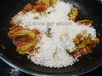 alcachofas, sobrasada, tomate, ajos y arroz