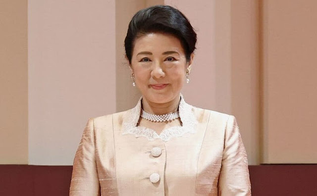 Empress Masako wore an embroidered satin jacket and maxi skirt. Pearl earrings and pearls necklace