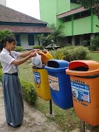 Biasakanlah Para Siswa Membuang Sampah Pada Tempatnya