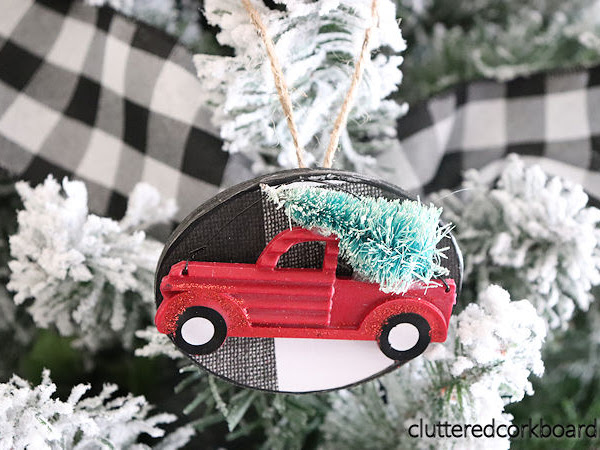 DIY a Simple Farmhouse Style Christmas Ornament