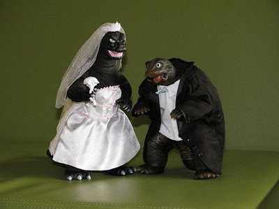 The most ridiculous and stupid wedding cakes Seen On  www.coolpicturegallery.net