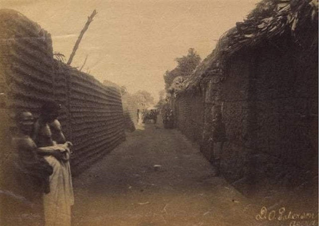 Одна из самых ранних фотографий земляных валов Бенинской стены