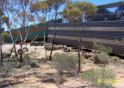 Derailment of a Car Carrier Seen On lolpicturegallery.blogspot.com