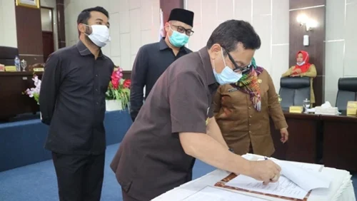 Tercepat di Sumbar, Solsel Sahkan APBD 2021, Jasman Sebut Eksekutif dan Legislatif Seayun Selangkah