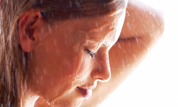 A temperatura certa da água para cada cuidado de beleza