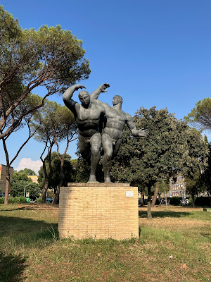 Statua La Corsa Villaggio Olimpico