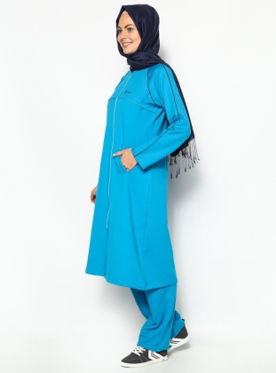 Model pakaian  olahraga  edisi warna biru untuk wanita  