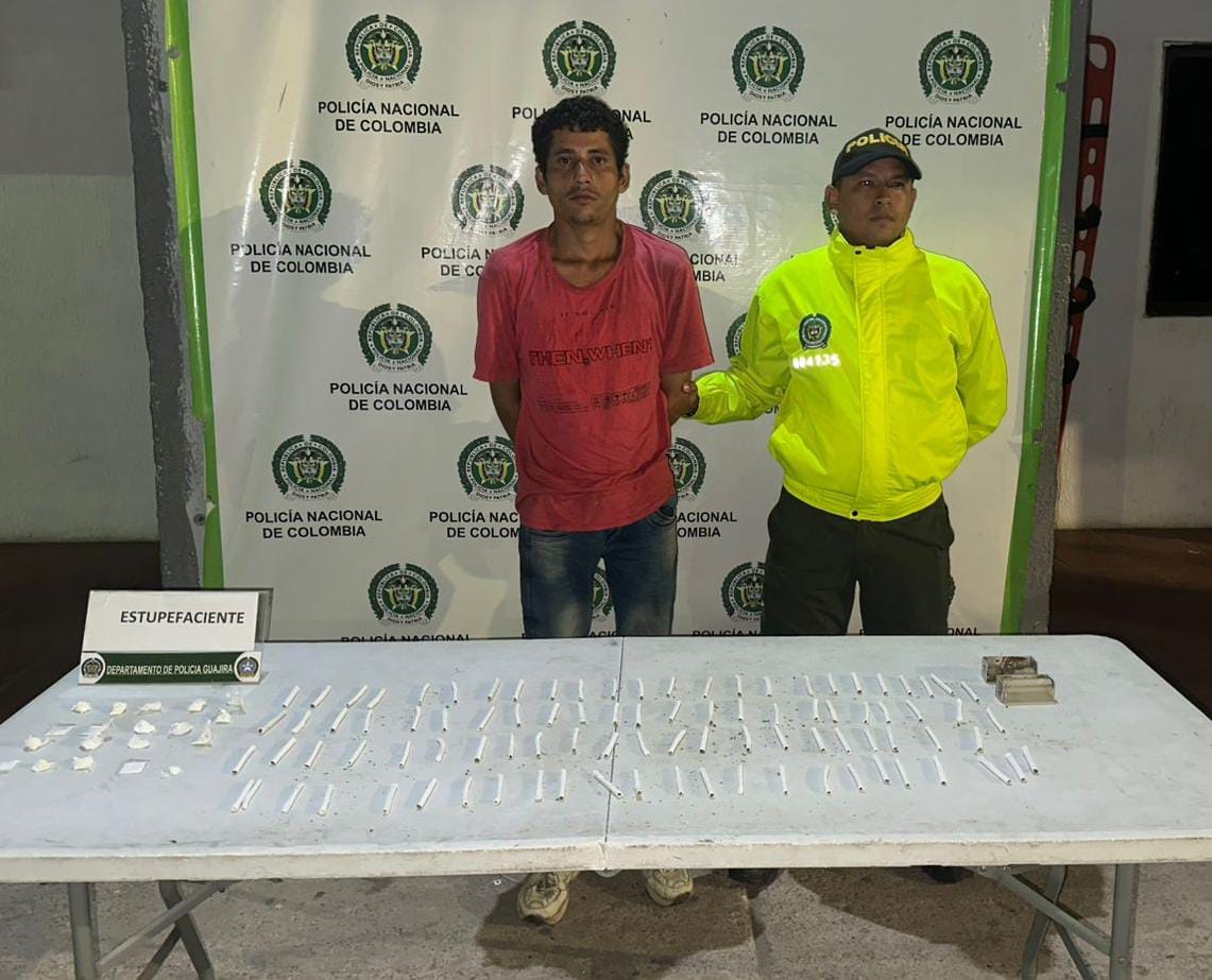 https://www.notasrosas.com/Departamento de Policía De La Guajira - DEGUA captura a un hombre con 90 cigarrillos artesanales de marihuana y 19 dosis de base de coca