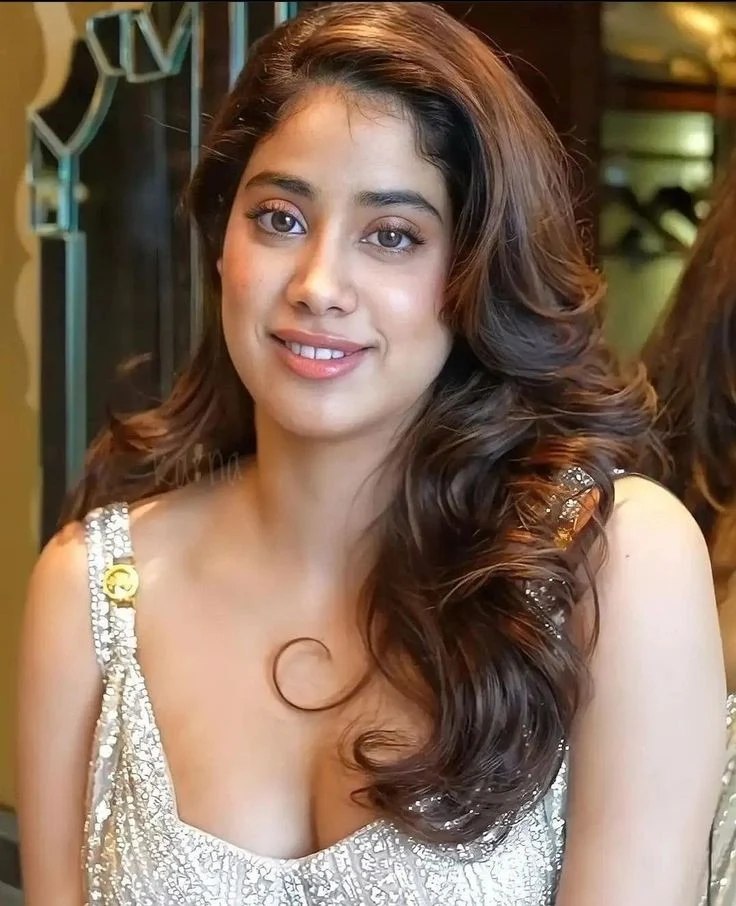 Janhvi Kapoor shows off her hot big boobs and cleavage, Janhvi Kapoor nudes, Janhvi Kapoor Big boobs, Janhvi Kapoor oops moment, Janhvi Kapoor cleavage show in public, Janhvi Kapoor leaked, Janhvi Kapoor sexy curvy body figure, Janhvi Kapoor braless boobs, Janhvi Kapoor Nudes