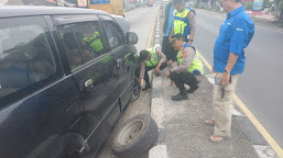 Satgas Ops Lilin Lodaya Polres Indramayu Sigap Bantu Warga Yang Alami Kecelakaan Lalulintas