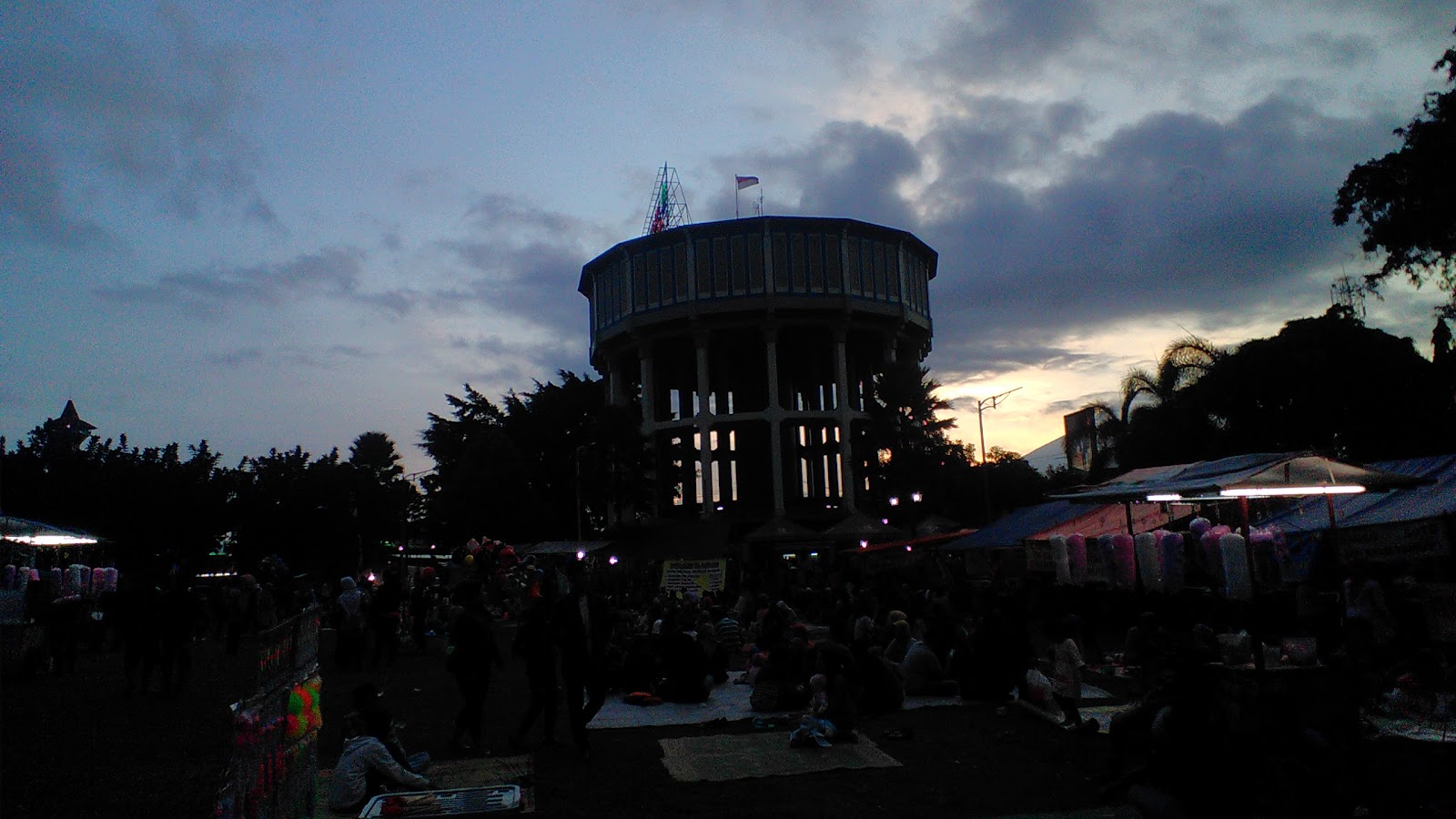 Bukber di Alun-alun kota Magelang