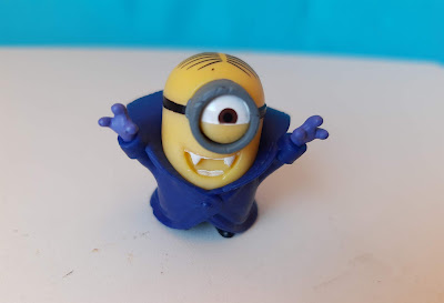 (vendida) Miniatura de vinil estática do Minion Vampiro do desenho Meu Malvado Favorito - Universal , fabricante Thinkway 3,5 cm de altura  R$ 12,00