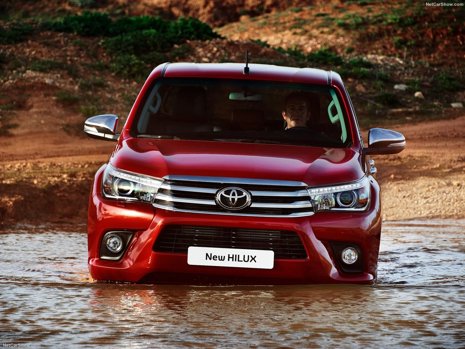 Hình ảnh xe ô tô Toyota HiLux 2016 & nội ngoại thất