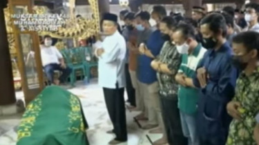 Ribuan Orang Silih Berganti Shalatkan Prof Buya Syafii Maarif di Masjid Kauman Yogyakarta