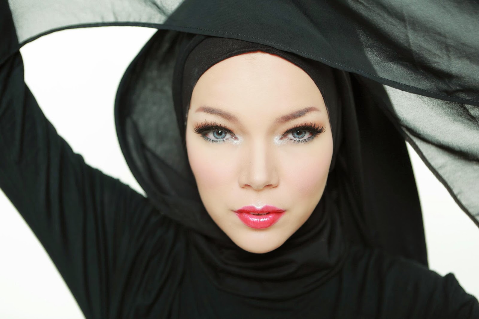 20 Gambar Terbaru Tutorial Hijab Dewi Sandra Paling Fenomenal