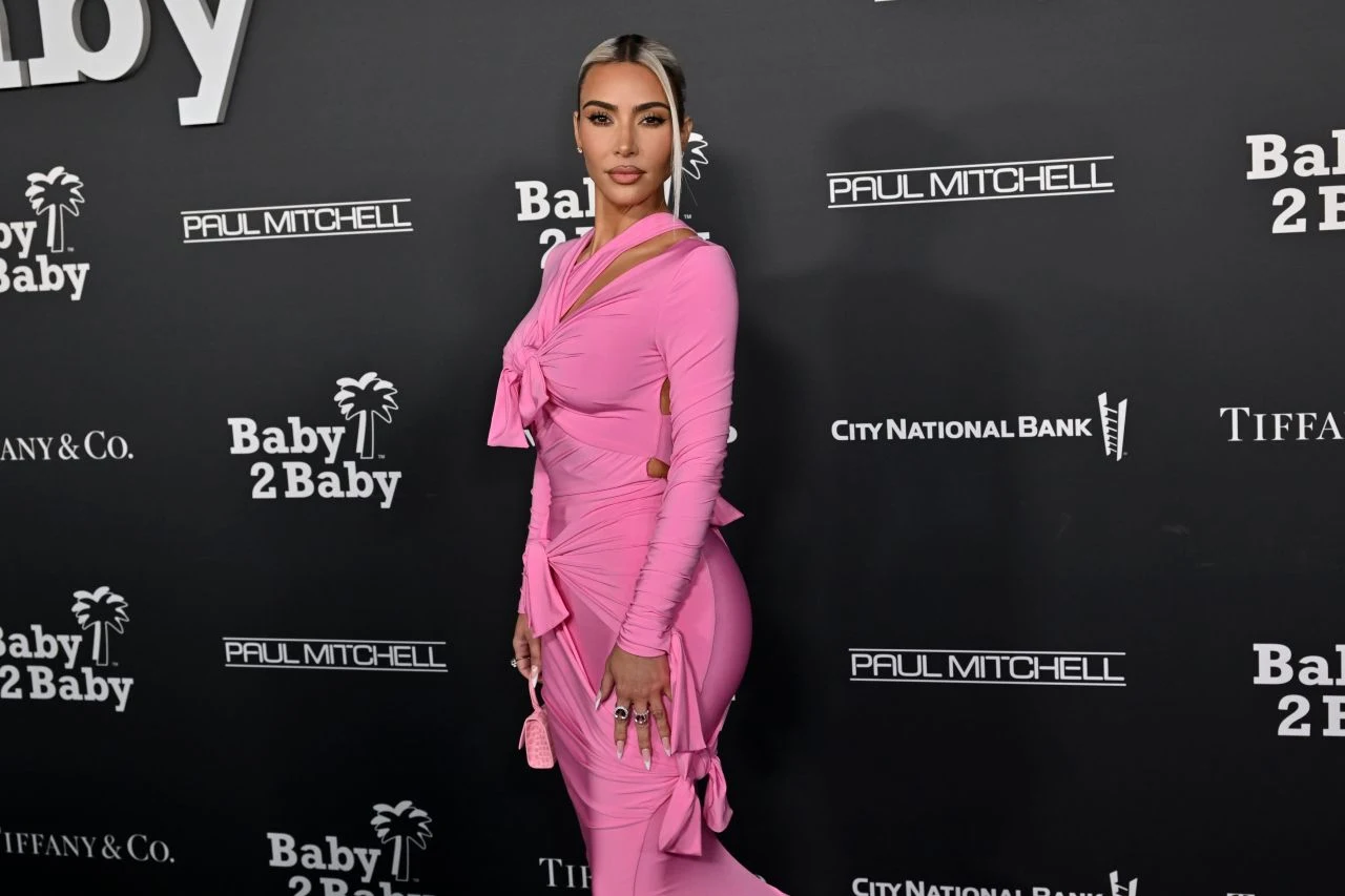 kim kardashian attends the 2022 baby2baby gala at pacific design center