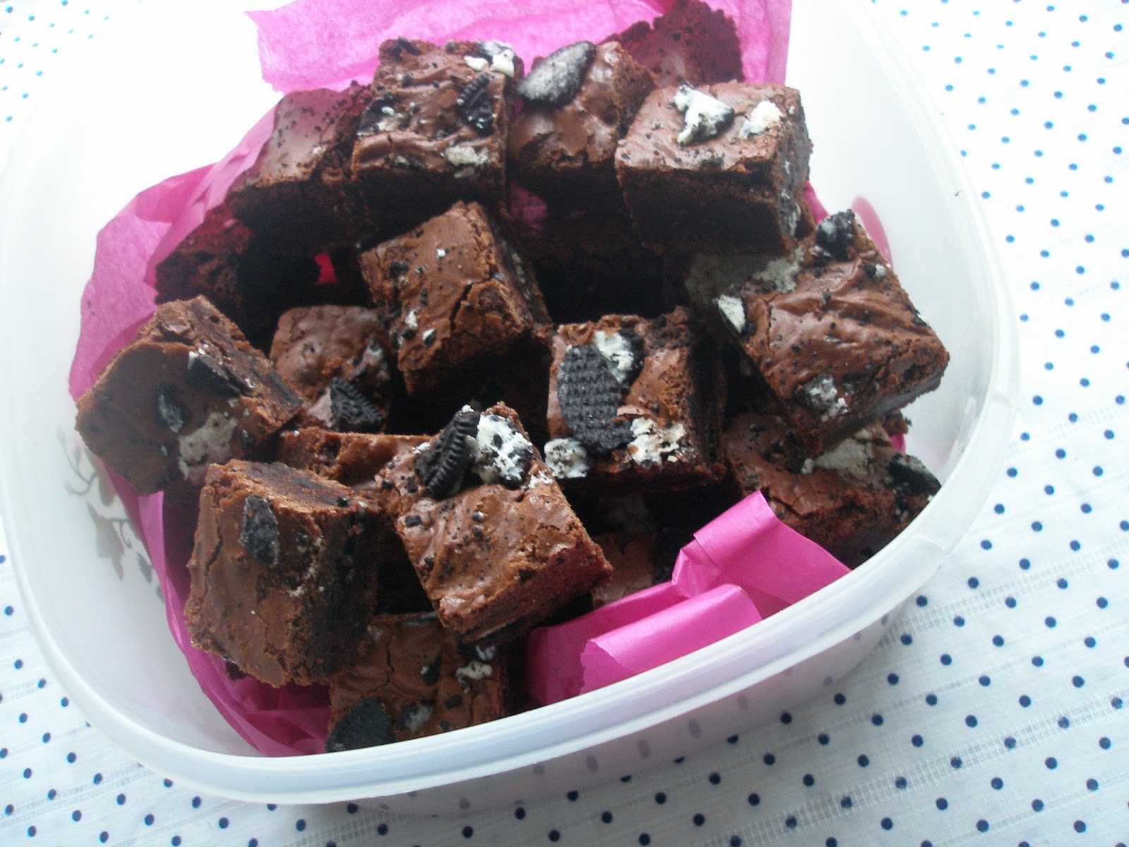 White mice & pink meringues: Oreo cookie brownies