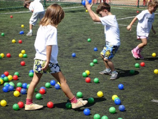 Brincadeiras e Movimento: O Papel da Educação Física na Educação Infantil