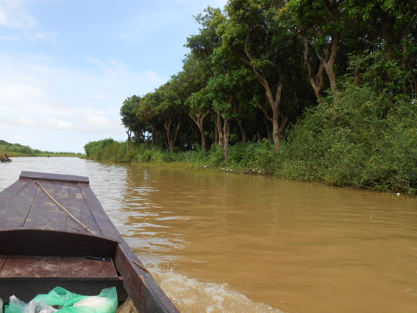 Ethen Approached Beautiful Tonle Sap The Contrast Of Blue Sky And