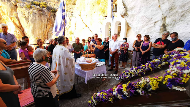 Η εορτή του Γεννεσίου της Θεοτόκου στο εκκλησάκι της Παναγίας της κατακεκρυμμένης στην Καραθώνα
