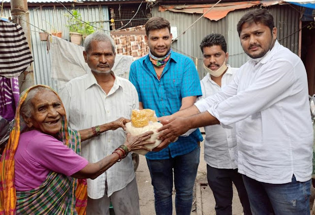 Yuvraj Dhamale Corp distributes food grains and essentials to 400 families