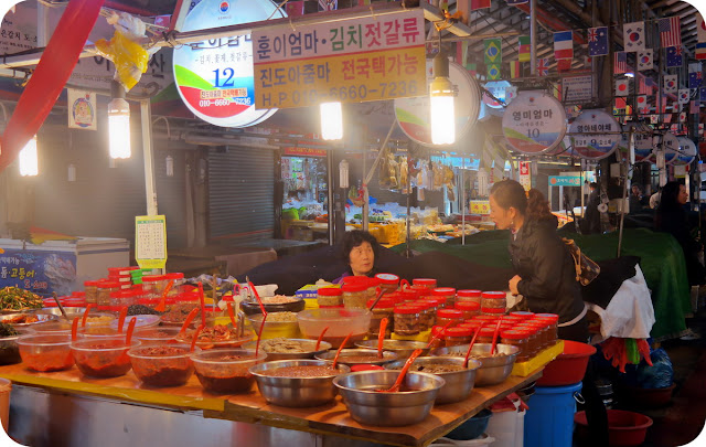  semalesnya gw paling OGAH kalo diajak ke Pasar Basah  Bersih Tak Bau Amis di Jeju Dongmun Market