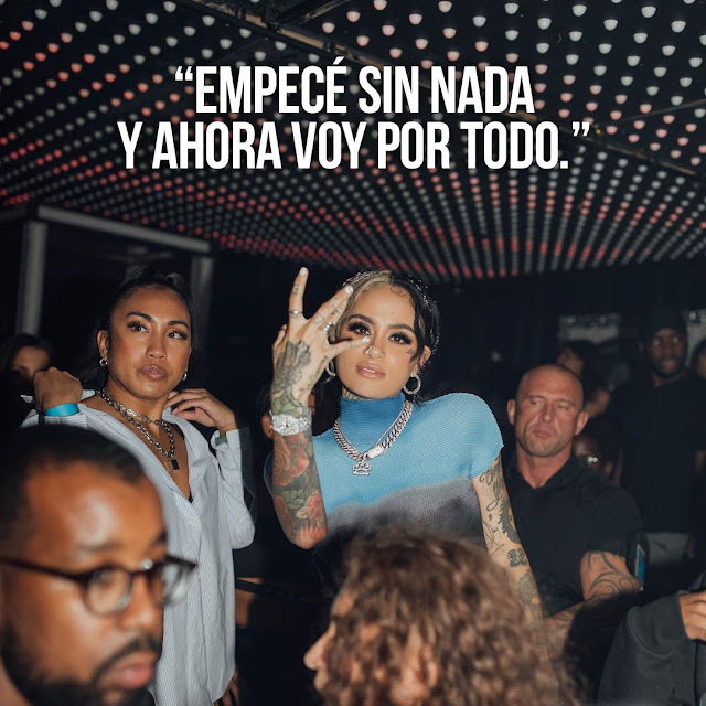 kehlani haciendo seña a la camara