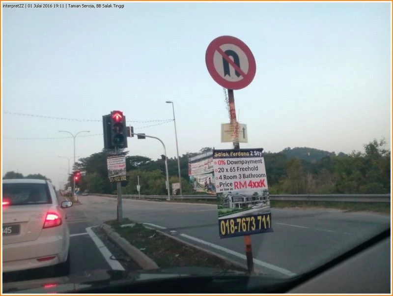 Gambar iklan rumah untuk dijual di Salak Perdana berhampiran dengan lam[u trafik taman Seroja berharga RM 400000