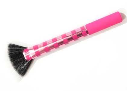 StrobingFanBrushRealTechniques