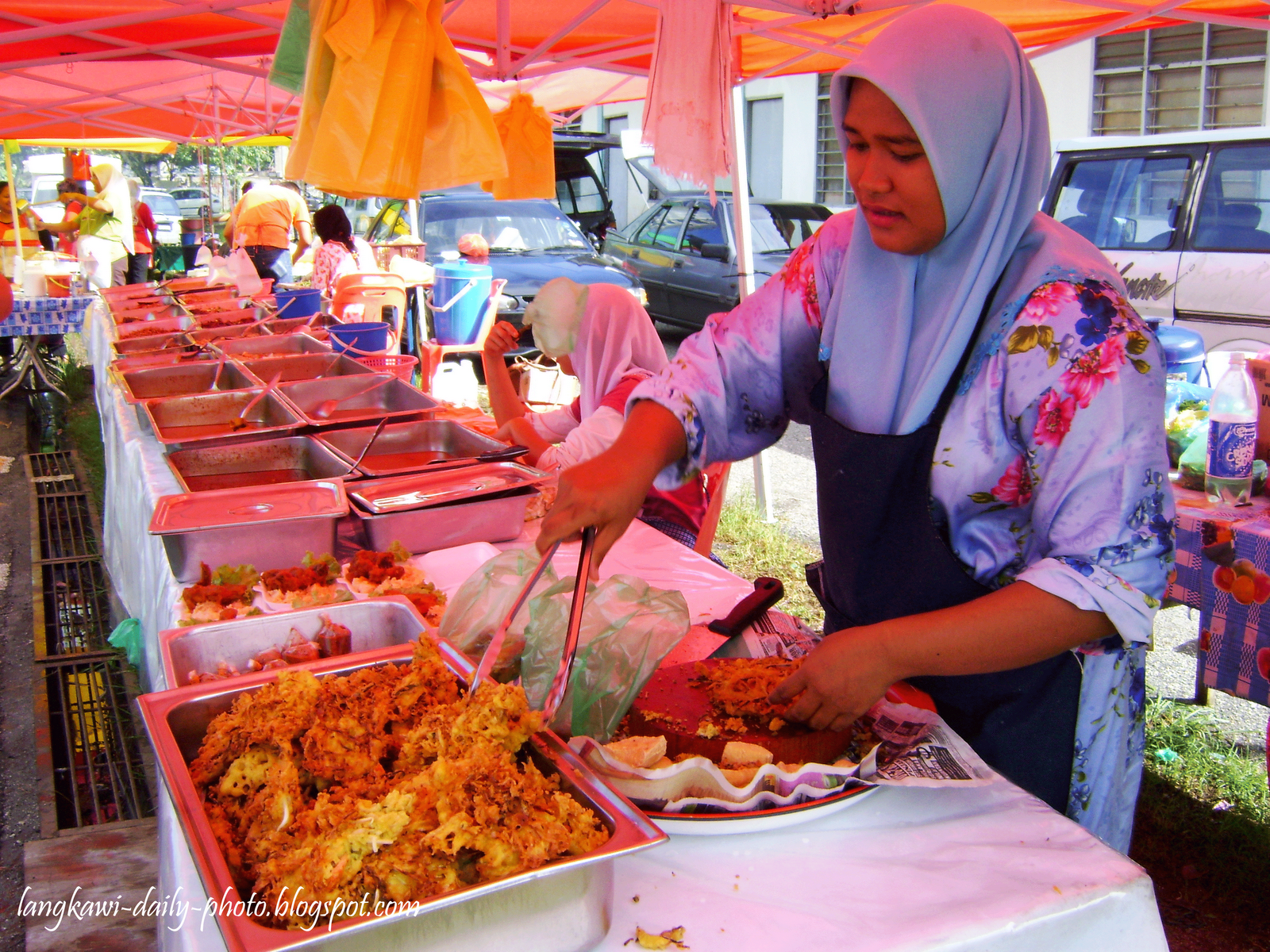 Langkawi Daily Photo: Ramadan's Food Baazar  eat while 
