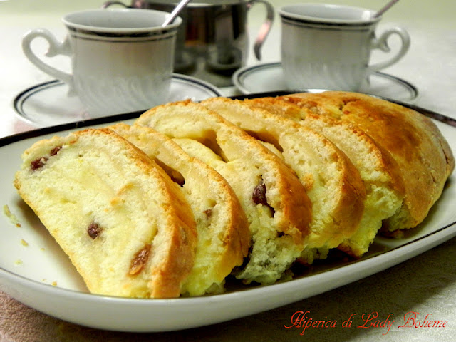 hiperica_lady_boheme_blog_di_cucina_ricette_gustose_facili_veloci_dolce_arrotolato_farcito_con_crema_e_zibibbo