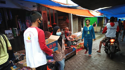 Peduli Sesama, OSIS SMK 7 Pinrang Galang dana di Pasar Tradisonal