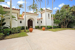 Foto del interior de una mansion al lado del mar en el area metropolitana de Miami