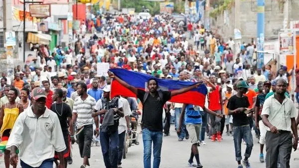 Haiti não vacinou seus cidadãos, a taxa atual de vacinação é de 1,4% - mas o país tem uma das menores taxas de mortalidade por COVID do mundo - estranho, hein?