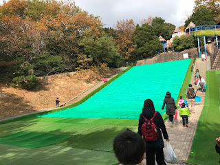 親子旅遊 福岡東平尾公園 無料任玩 滑草場x超長滑梯 Alfred成長日記