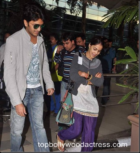 ritesh-genelia-snapped-at-airport-1-6